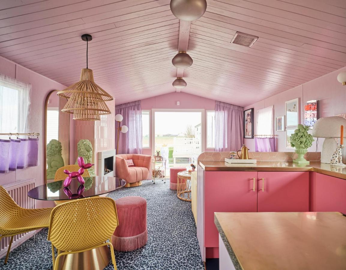 Fun Barbie Inspired, 6 Berth Caravan - Camber Sands Holiday Park, Near The Beach Экстерьер фото